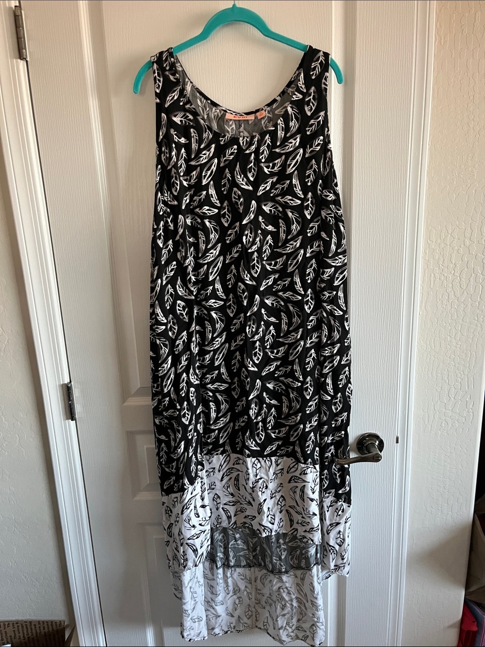EVRI Black and White Feather-Print Midi Hi-Low Dress NWOT